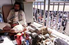 阿富汗货币兑换市场重新开放