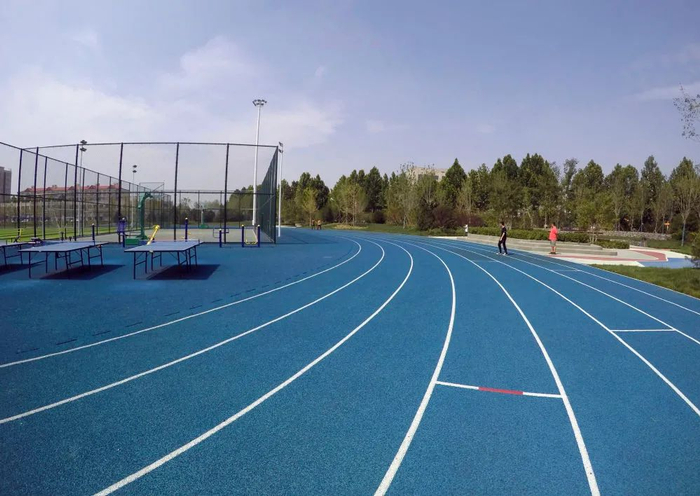 这是7月9日拍摄的容城县体育公园。新华社记者 骆学峰 摄