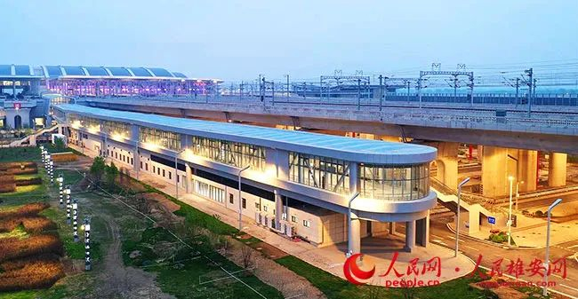 雄安站配套设施停车场连廊。中铁十二局供图