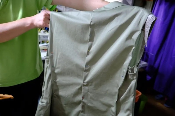 ▲被拆了线的西服