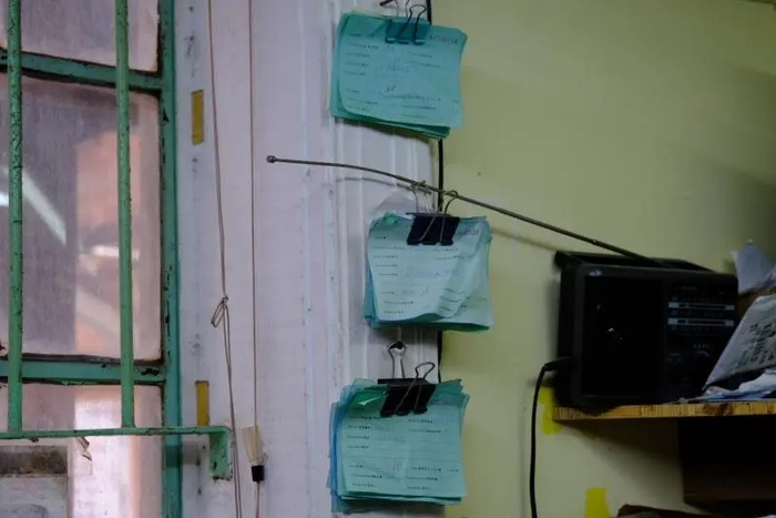 ▲"美美”店里挂着的一沓沓商场订单