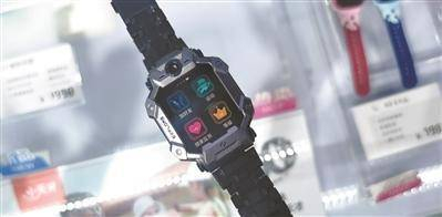 市面在售的智能手表功能多样。 文、图/广州日报全媒体记者 许晓芳