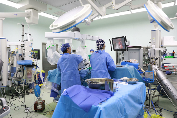 图说：患者手术中