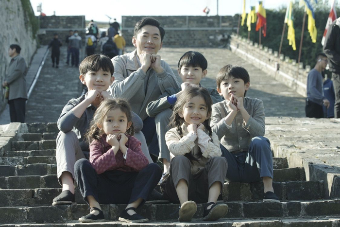 剧组部分小演员合影。