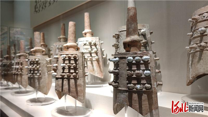 燕下都遗址出土的陶甬钟（河北博物院藏）河北日报记者 曹铮 摄