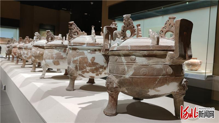 燕下都遗址出土的九鼎（河北博物院藏）河北日报记者 曹铮 摄