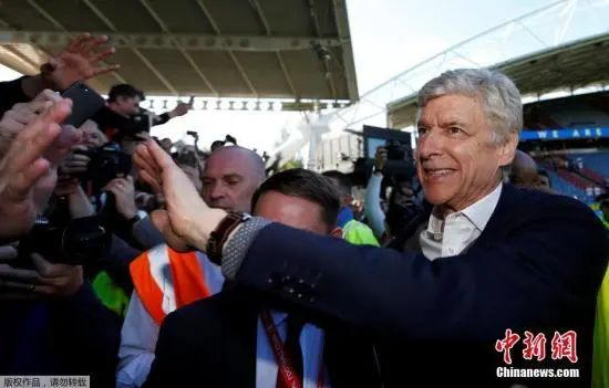 资料图：阿森纳用一场小胜为温格献礼送行。