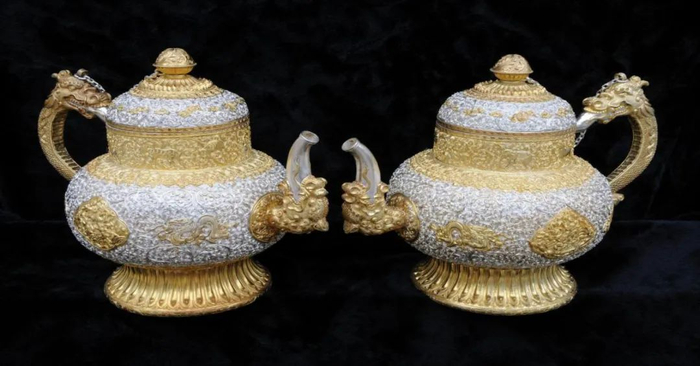 纯银鎏金酥油茶壶 云南省发展和改革委员会供图 母炳林 摄