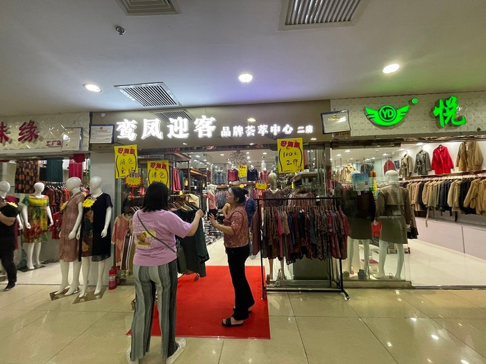 大红门服装商贸城购物的消费者