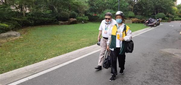 许惠明和徐乃珍。郑子愚摄