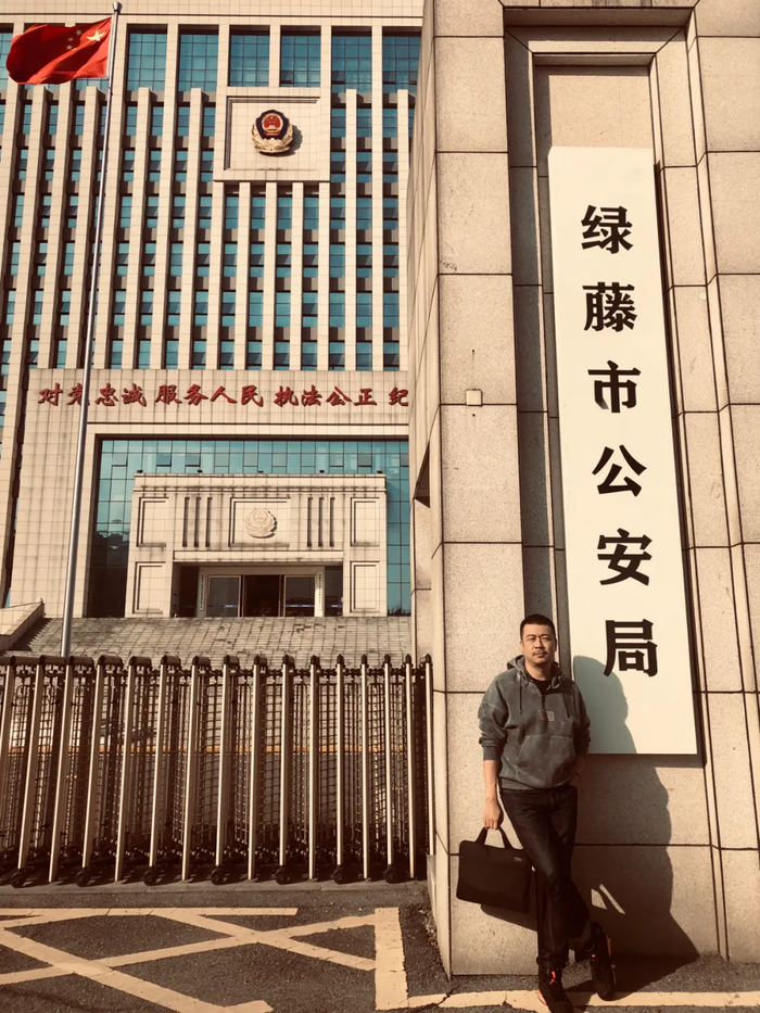 编剧祖若蒙在《扫黑风暴》拍摄地留影 / 受访者供图