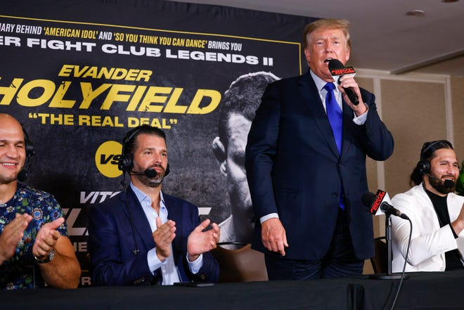 特朗普解说拳击比赛现场。（图源：Getty Images）