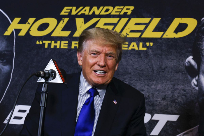 特朗普解说拳击比赛现场。（图源：Getty Images）