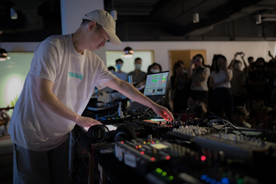 （网易放刺电音制作学院导师、Ableton认证讲师JUNY）