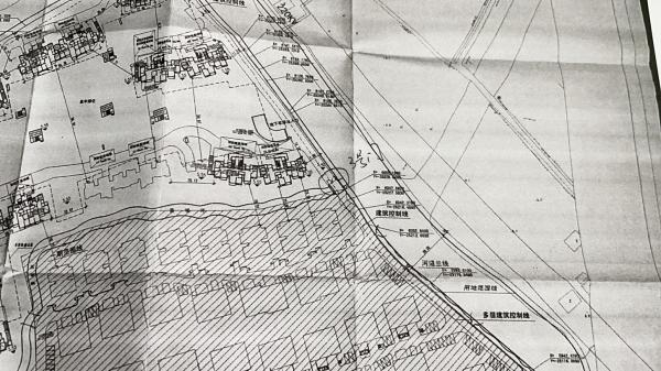 △规划图纸上，对应的位置确有设置铁门。