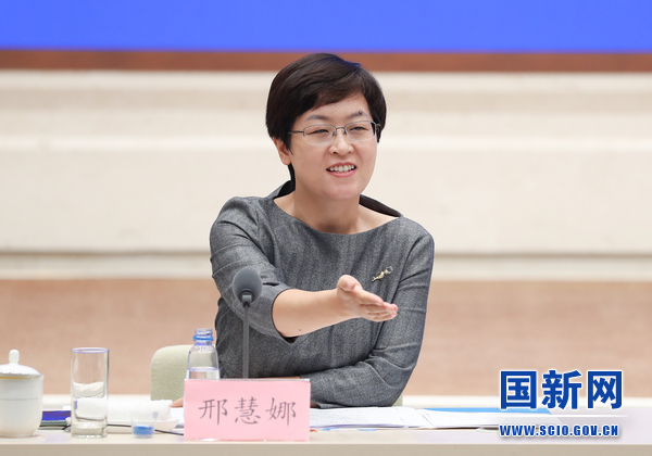 邢慧娜邀请记者提问（栾海军 摄）