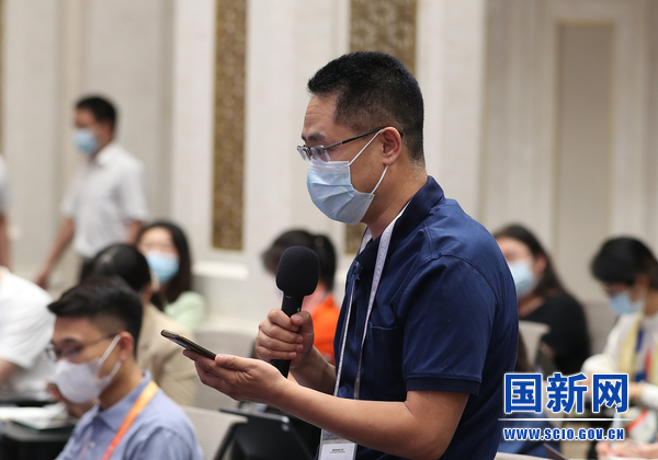 人民日报记者提问（栾海军 摄）