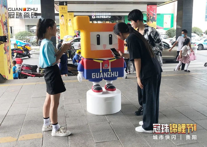 群众积极扫码参与活动