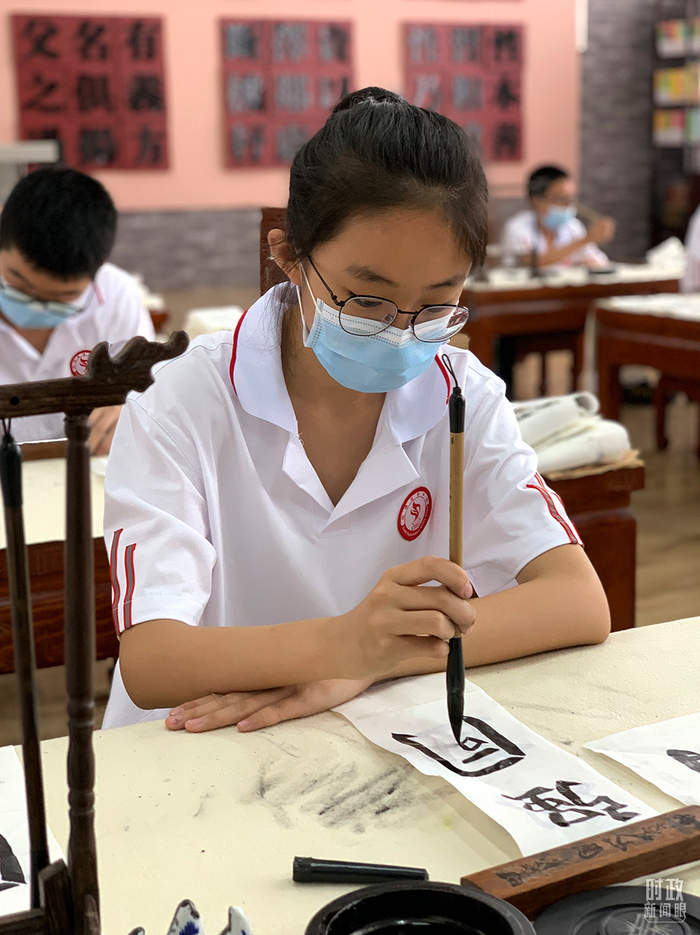 △绥德实验中学的书法课堂。（总台央视记者邢彬拍摄）