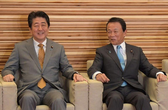 安倍晋三（左）与麻生太郎 资料图