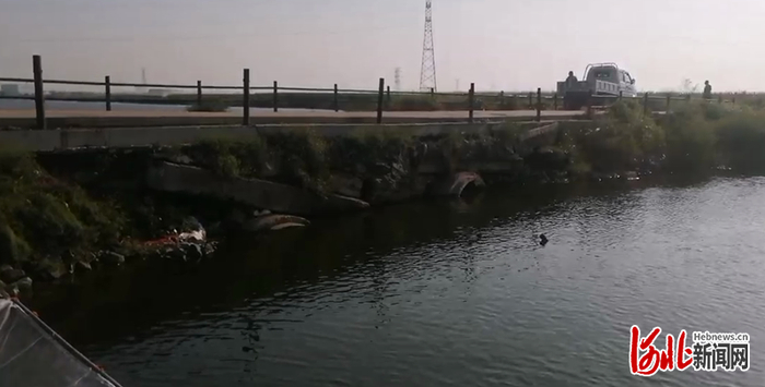 图为唐山市乐亭县汤家河镇老米沟排水河上的涵管桥。  网民吴先生供图