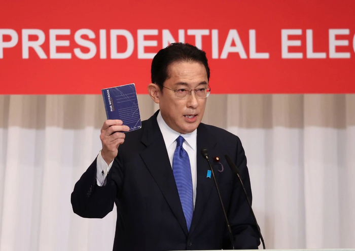 当地时间2021年9月17日，日本东京，日本自民党总裁选举拉开帷幕，候选人发表竞选演讲。图为日本前外相岸田文雄。图/IC photo