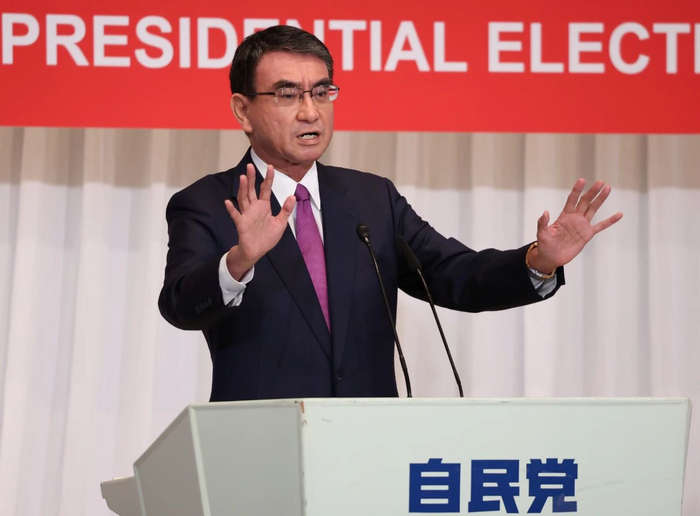 当地时间2021年9月17日，日本东京，日本自民党总裁选举拉开帷幕，候选人发表竞选演讲。图为日本现任行政改革担当大臣河野太郎。图/IC photo