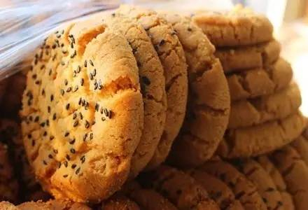 ▲酥脆可口的桃酥，今天仍是宫廷糕点座上宾。