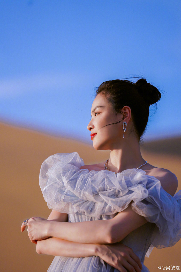 吴敏霞拍摄时尚大片。