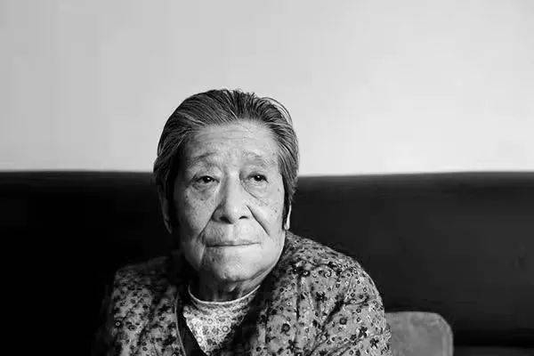 △2016年4月8日，杨拯英在家中。张宏伟 摄