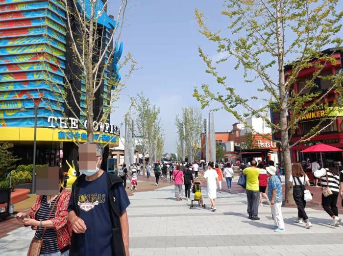 环球影城区域的商业。 于丽丽 摄