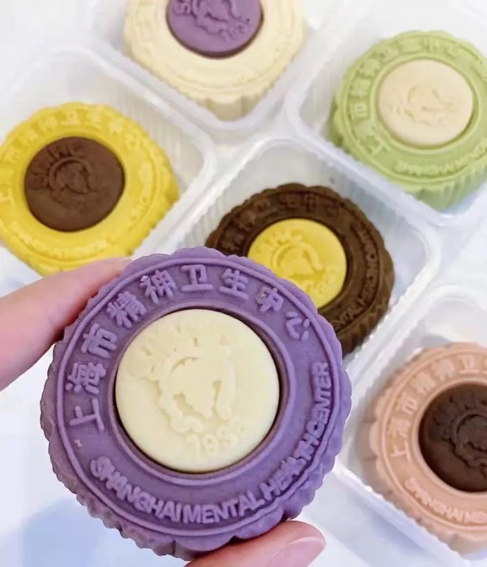 网络代购的上海市精神卫生中心月饼。图/淘宝平台
