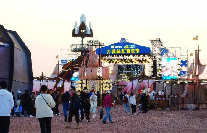 受疫情影响推迟两次的大漠赫兹音乐节，成为宁夏旅游复苏的缩影。