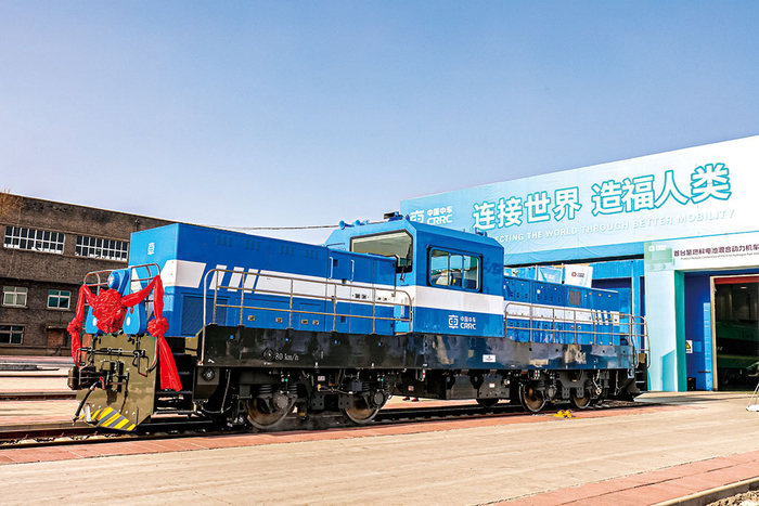 氢燃料电池混合动力机车在山西大同下线。