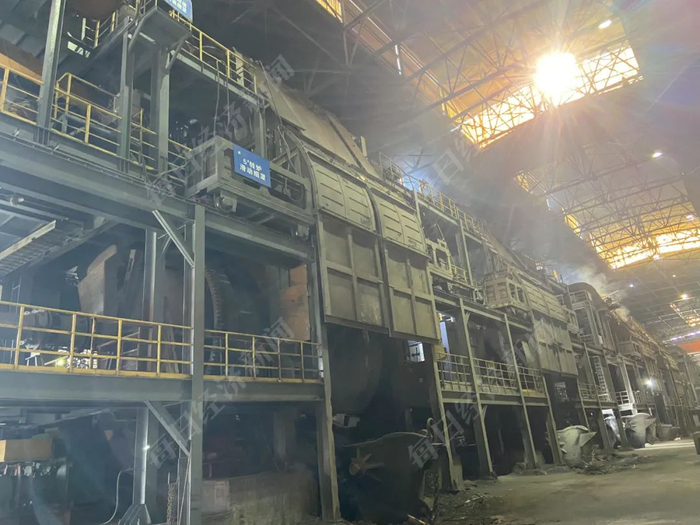 转炉车间厂房设备老旧，封闭效果差