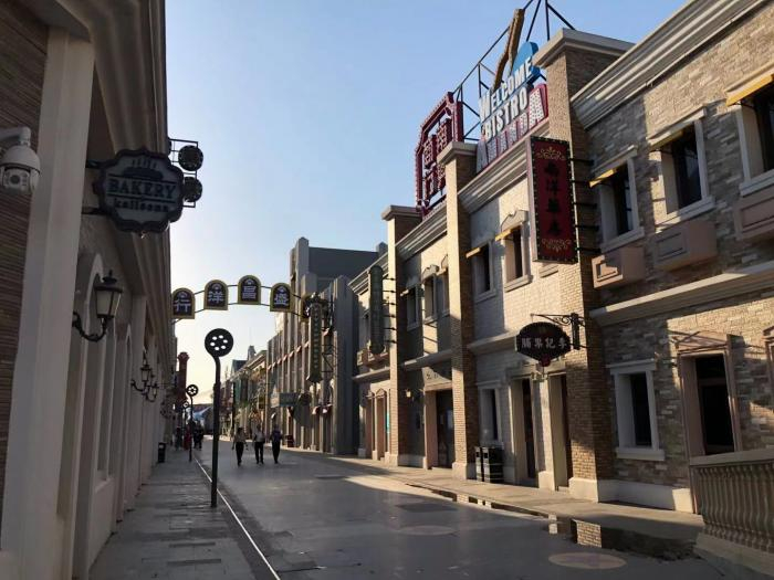 （图说：华谊电影小镇游人冷清，本报记者韩迅拍摄）