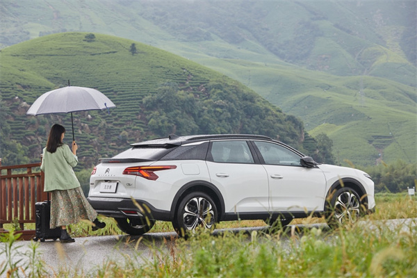 东风雪铁龙凡尔赛C5 X 东风雪铁龙供图 华龙网发