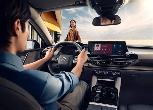 东风雪铁龙凡尔赛C5 X 东风雪铁龙供图 华龙网发