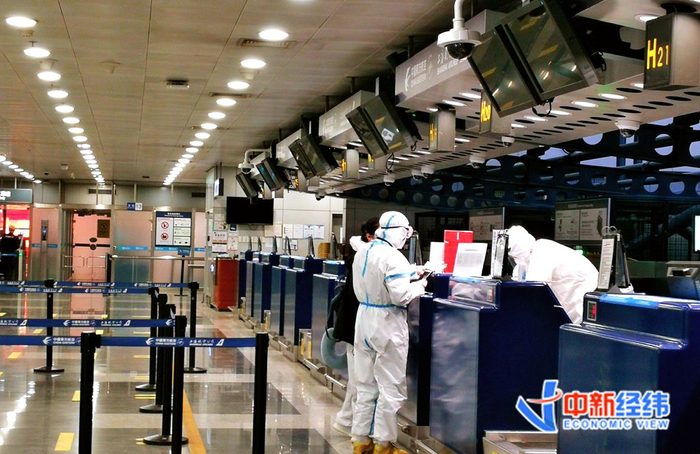 疫情期间的机场 中新经纬 张燕征 摄