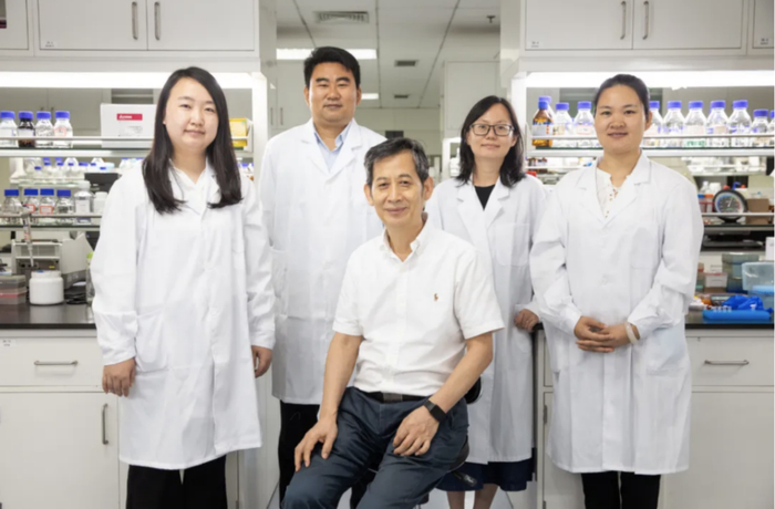 中科院天津工业生物所人工合成淀粉研究团队。图源：新华社