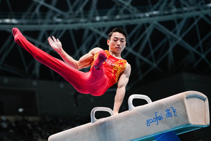 全运会鞍马比赛中的邹敬园图据视觉中国