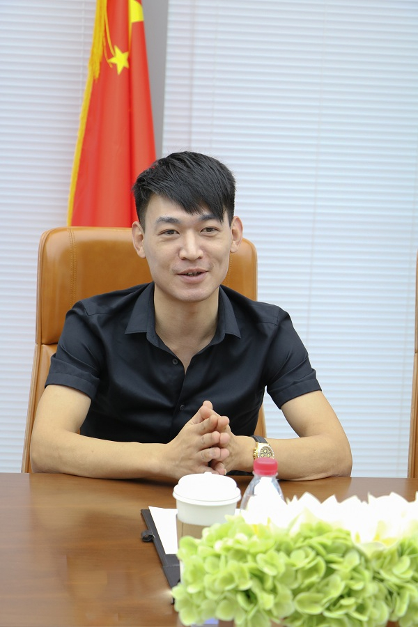 吉华集团董事长邵益华参加签约仪式