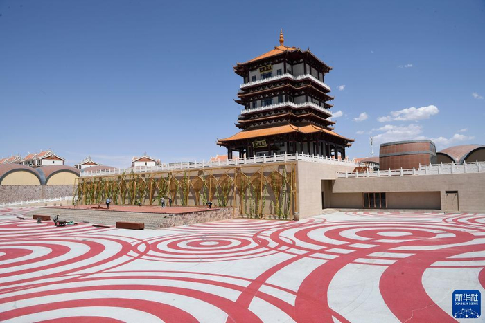 位于宁夏贺兰山东麓闽宁镇的贺兰红酒庄（7月1日摄）。