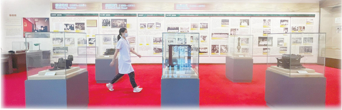 实物、展板浓缩北京协和医院百年历史本报记者 阎彤 摄