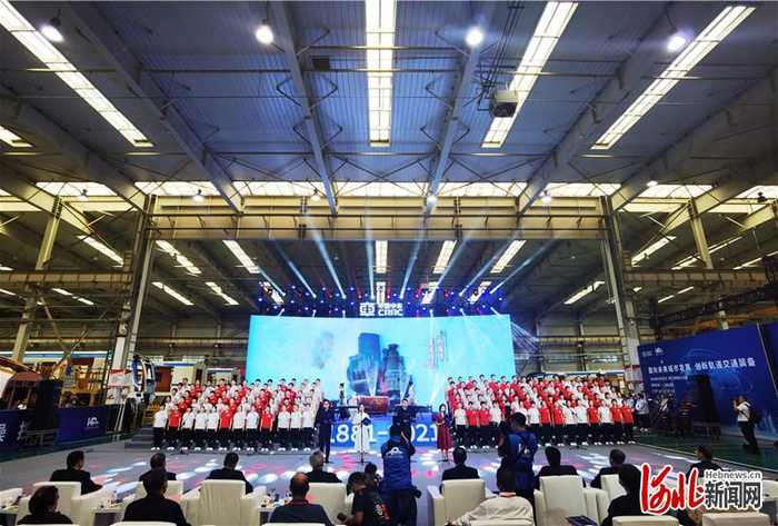 图为中国轨道交通工业140周年峰会现场，集体朗诵《中车赋》。河北日报记者王育民摄