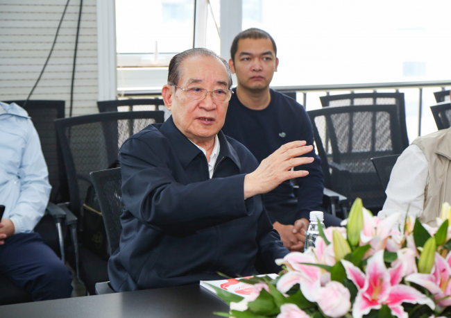 中国社工联企业公民委员会会长曹志斌在交流会上做总结指导