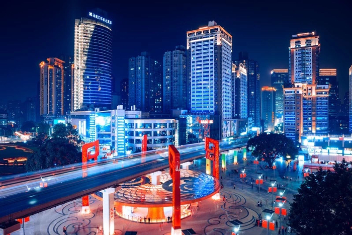 （杨家坪商圈。图源九龙坡新闻/陈林摄）