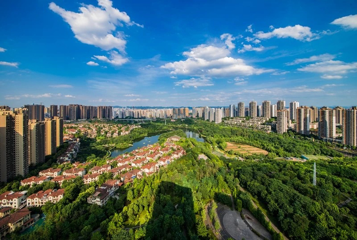 （夏日的彩云湖。图源九龙坡新闻/罗开芬摄）