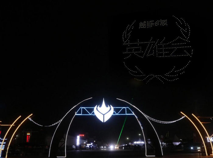 （图：无人机夜空表演秀）