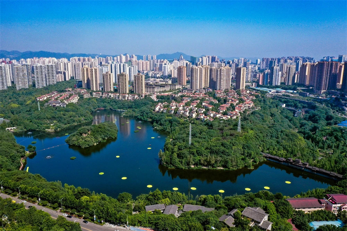 （彩云湖。图源九龙坡新闻）